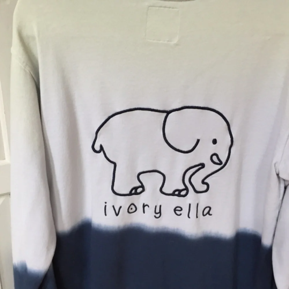 Ivory Ella White and Blue Organic Cotton Sweatshirt - Picture 12 of 13